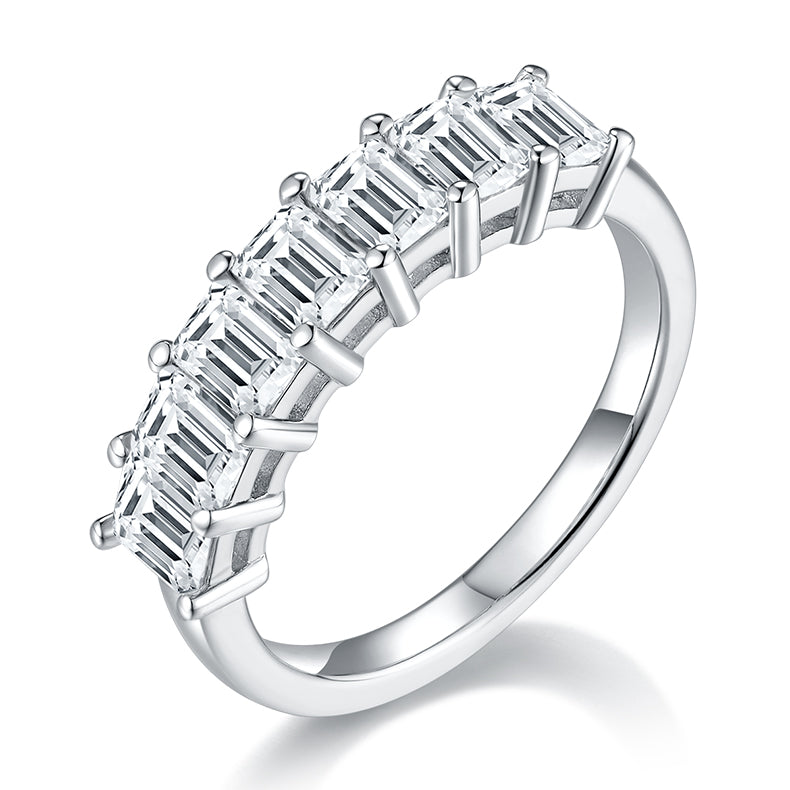 CARISSIE moissanite solitaire band, close-up perspective emphasizing the clarity and brilliance of the clear gemstones