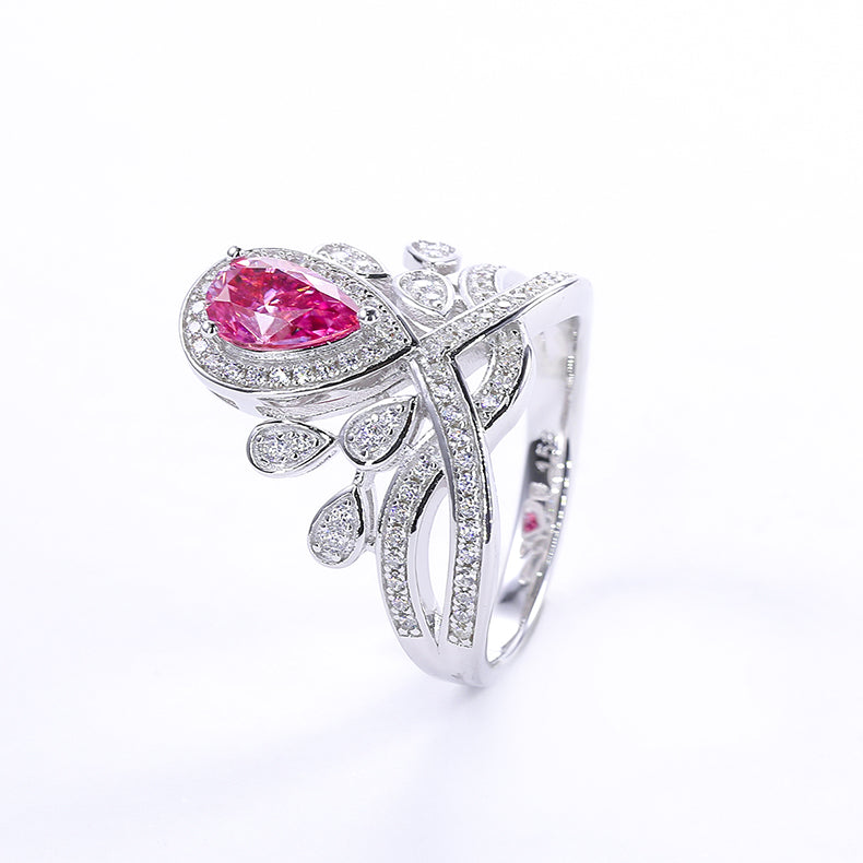 CARISSIE pear moissanite halo ring, high-contrast image of the pink stone model focusing on the brilliant cut facets