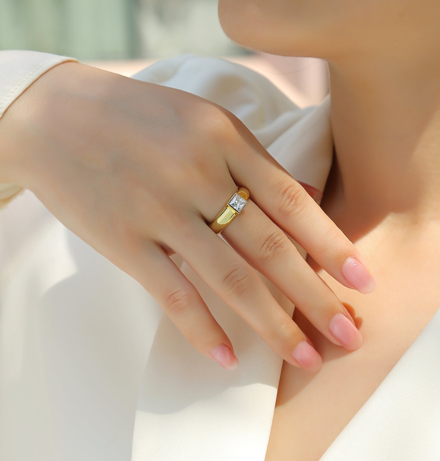 Carissie Ring MF216011 - Yellow Gold On Model