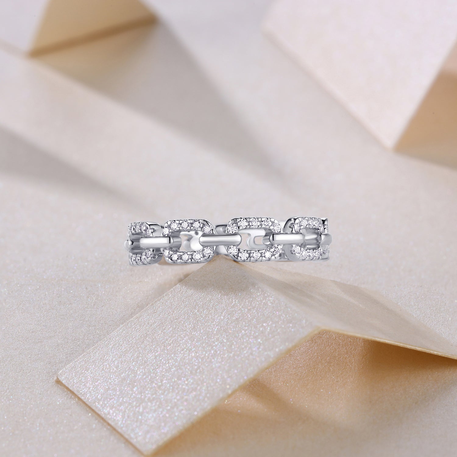 Carissie Elegant Interlocking Link Cluster Statement Band