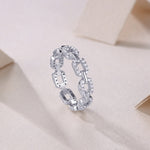 Carissie Elegant Interlocking Link Cluster Statement Band